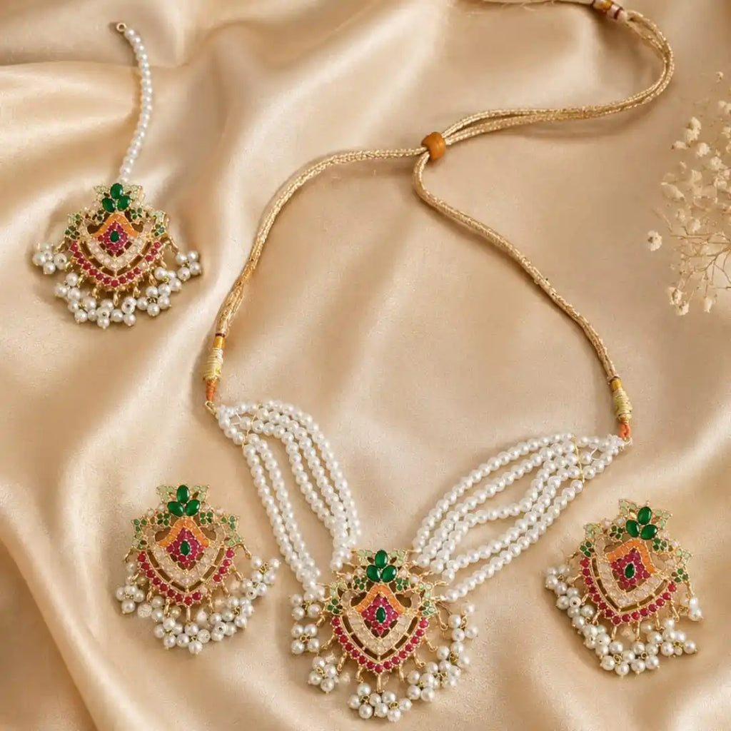 Green Necklace Set with White Pearls