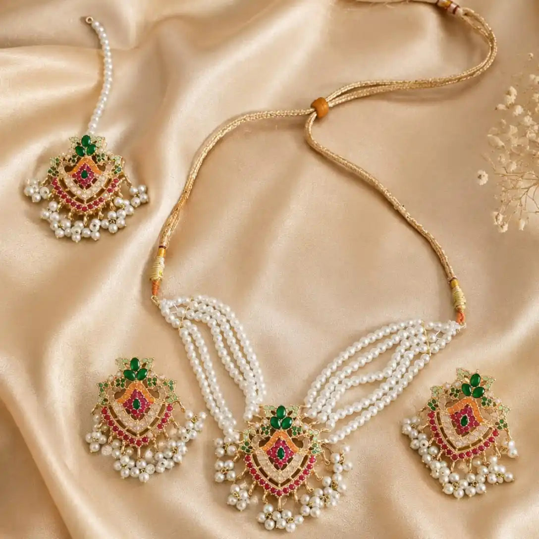 Green Necklace Set with White Pearls
