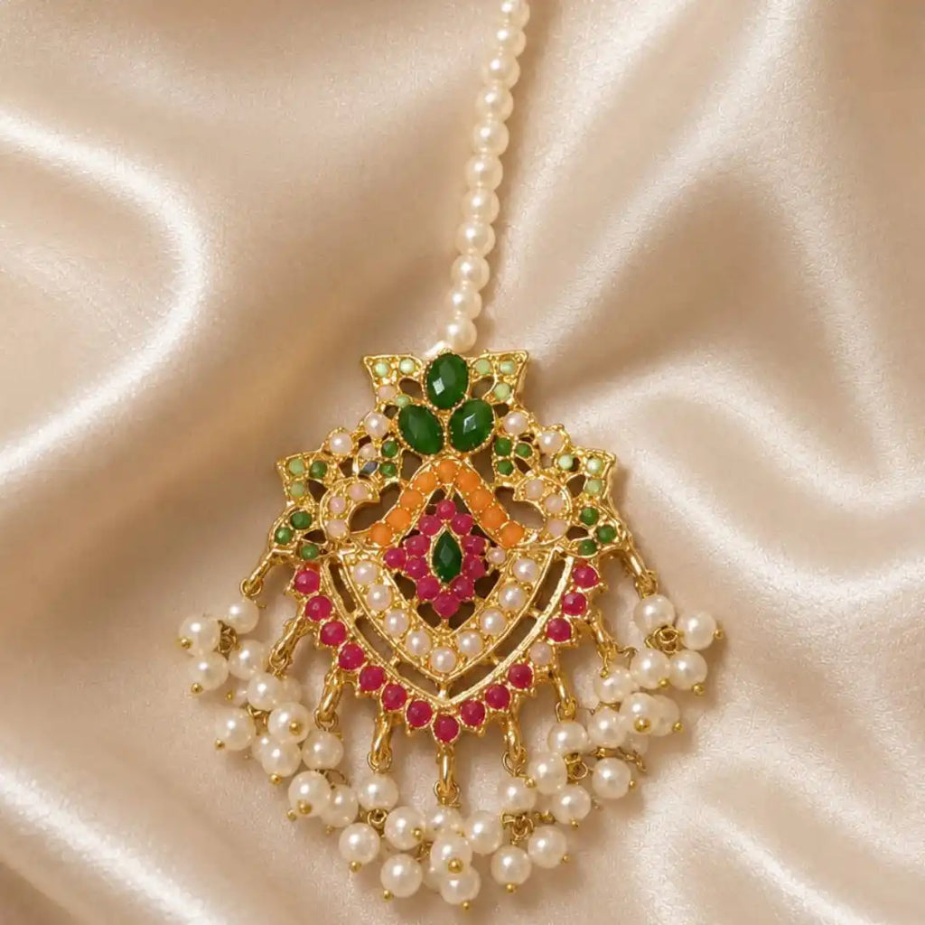 Green Necklace Set with White Pearls