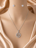 Delicate chain pendant set