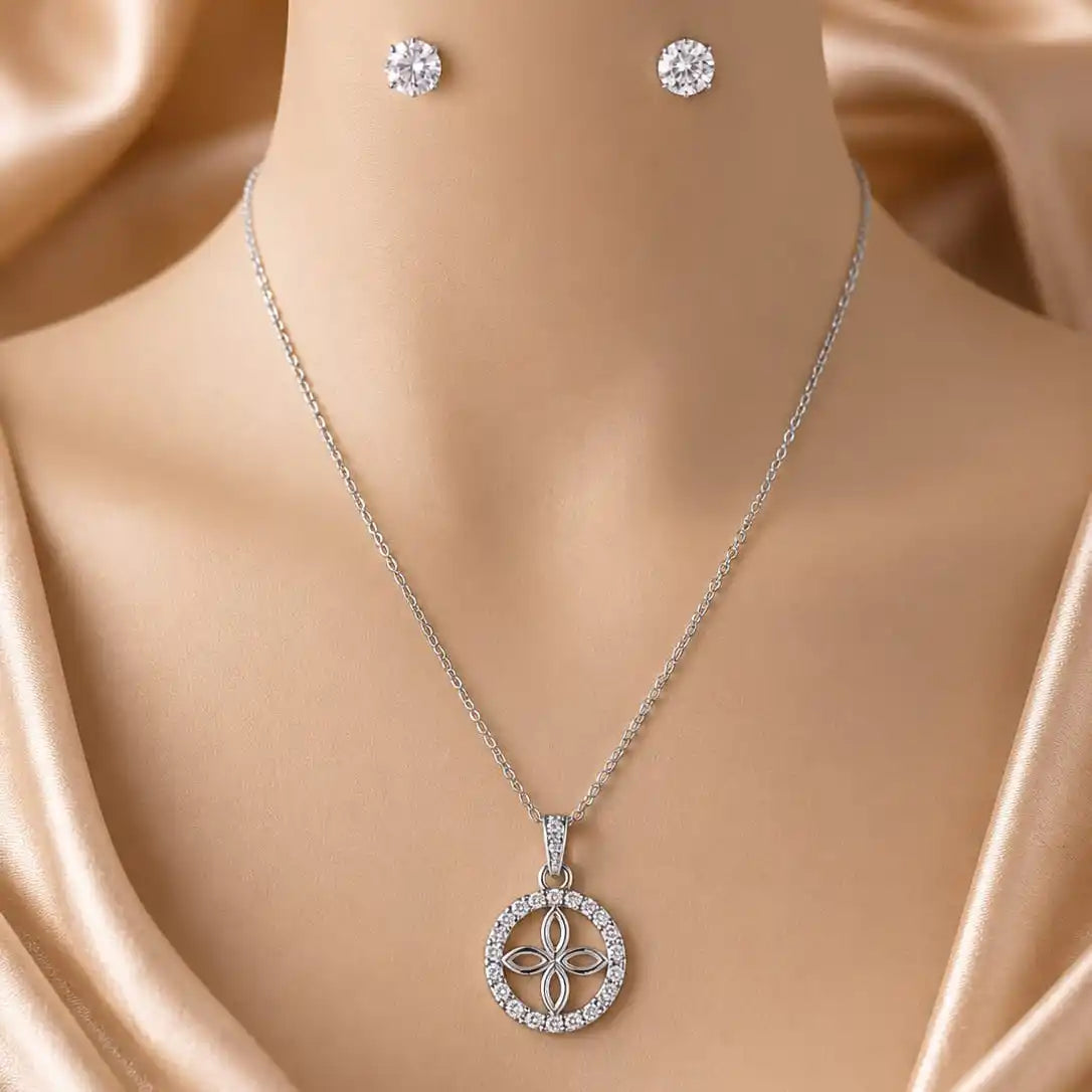 Delicate Minimal Chain Pendant Set